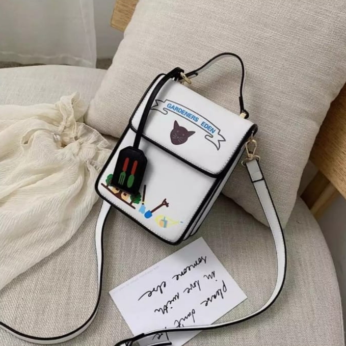 HANNA TAS SELEMPANG GARDENERS - TAS BAHU WANITA REMAJA/ TAS SELEMPANG FOR MAKE UP HANDPHONE DOMPET / TAS BAHU TERLARIS TERMURAH / HAND BAG CLUTCH BAG TOP HANDLE TAS BUCKET TAS PINGGANG TAS JINJING SLING BAG SET / TAS SELEMPANG ALA KOREA TERBARU (BISA COD) HANNA TAS SELEMPANG GARDENERS - TAS BAHU WANITA REMAJA/ TAS SELEMPANG FOR MAKE UP HANDPHONE DOMPET / TAS BAHU TERLARIS TERMURAH / HAND BAG CLUTCH BAG TOP HANDLE TAS BUCKET TAS PINGGANG TAS JINJING SLING BAG SET / TAS SELEMPANG ALA KOREA TERBARU (BISA COD)