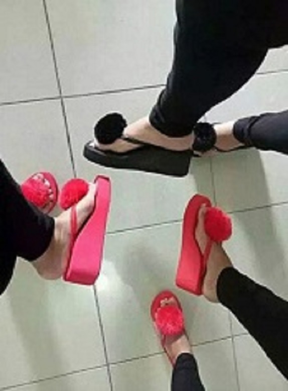 Ic ID Wedges Pompom Ic ID Wedges Pompom
