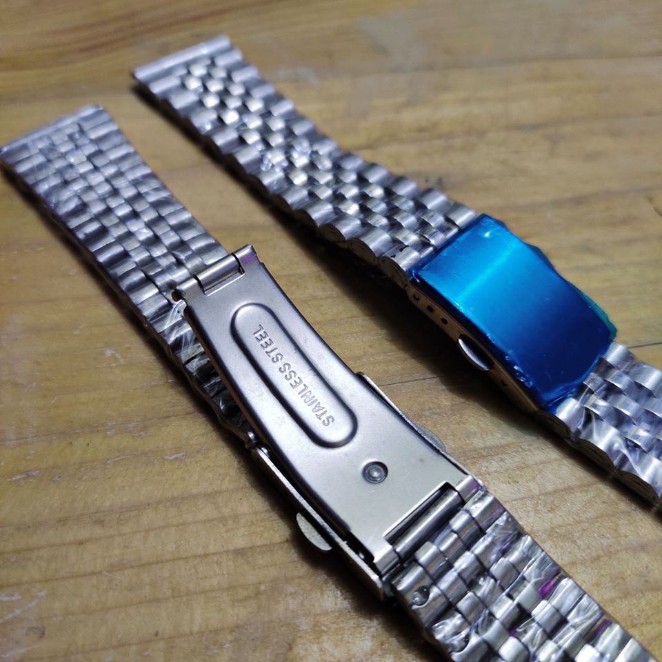 GUDANG DIPA TALI STRAP RANTAI JAM TANGAN STAINLESS STEEL WATCH B3033 20MM Rantai jam Tangan Universal model padi untuk Seiko 20mm Tali jam tangan Stainless steel watch band 20mm Silver model Lurus B3033 GUDANG DIPA TALI STRAP RANTAI JAM TANGAN STAINLESS STEEL WATCH B3033 20MM Rantai jam Tangan Universal model padi untuk Seiko 20mm Tali jam tangan Stainless steel watch band 20mm Silver model Lurus B3033