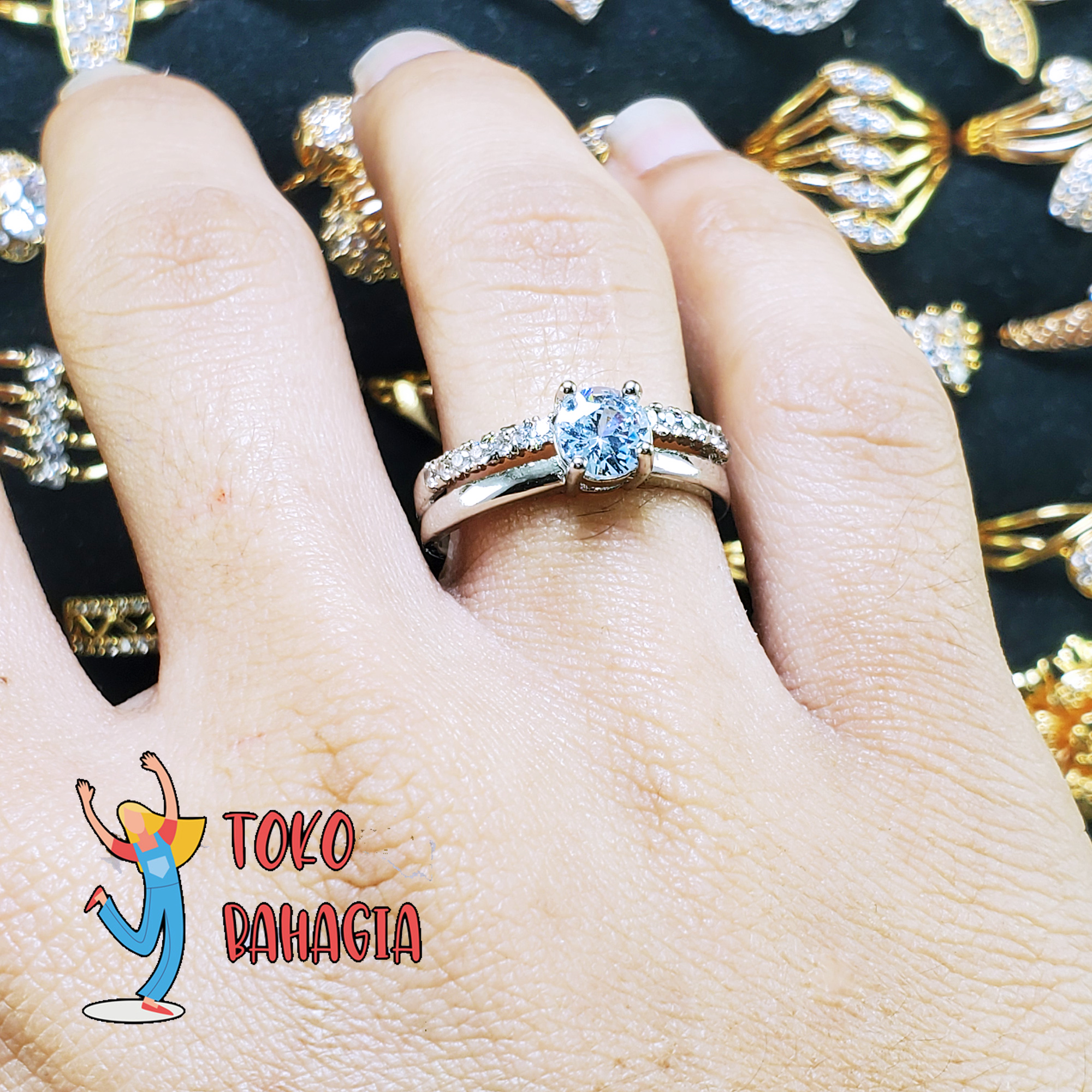 Bahagia Store Cincin Fhasion Wanita Cantik Motif Permata Mata satu Silver Dan Gold Bahagia Store Cincin Fhasion Wanita Cantik Motif Permata Mata satu Silver Dan Gold