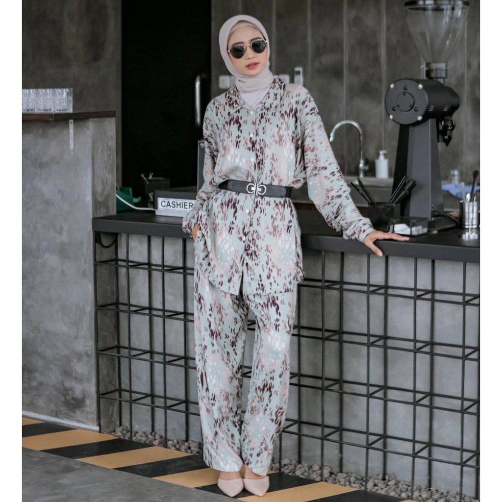 LEONY DAILY BASIC SET ATASAN CELANA RAYON PREMIUM HITS SELEBGRAM FASHION WANITA LEONY DAILY BASIC SET ATASAN CELANA RAYON PREMIUM HITS SELEBGRAM FASHION WANITA