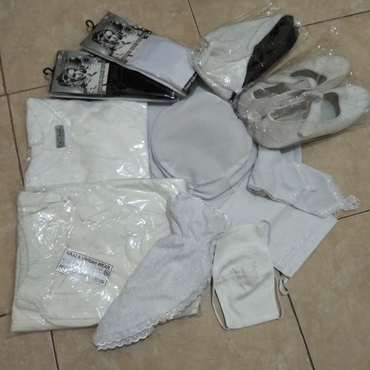 PAKET PERLENGKAPAN UMROH WANITA / PERALATAN HAJI UMROH PAKET PERLENGKAPAN UMROH WANITA / PERALATAN HAJI UMROH