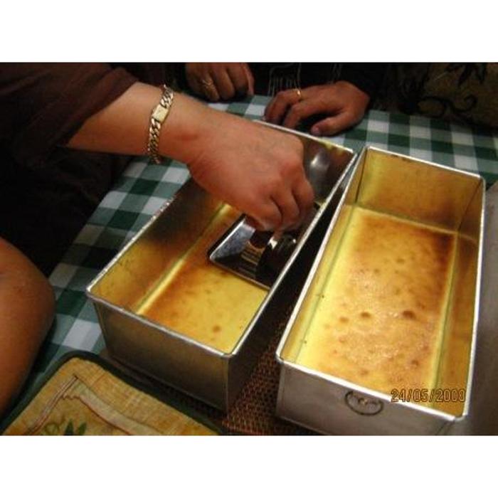 BSA PENEKAN / PENGRATA KUE LAPIS LEGIT - LOYANG ALUMUNIUM BSA PENEKAN / PENGRATA KUE LAPIS LEGIT - LOYANG ALUMUNIUM