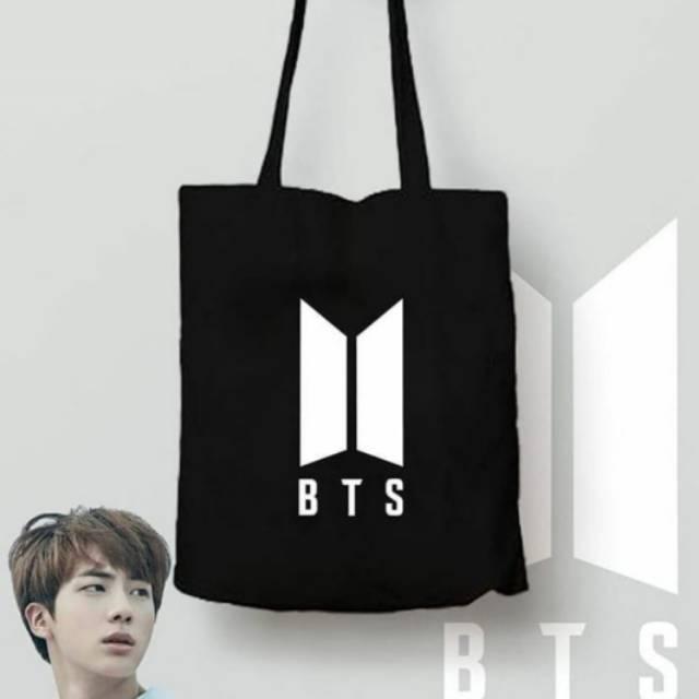 TWA - TOTEBAG BTS / TOTE BAG TAS FASHION / TOTE BAG ZIPPER TAS TOTE KPOP KARAKTER TAS KANVAS TAS KAIN KARAKTER TAS TOTE MOTIF TWA - TOTEBAG BTS / TOTE BAG TAS FASHION / TOTE BAG ZIPPER TAS TOTE KPOP KARAKTER TAS KANVAS TAS KAIN KARAKTER TAS TOTE MOTIF