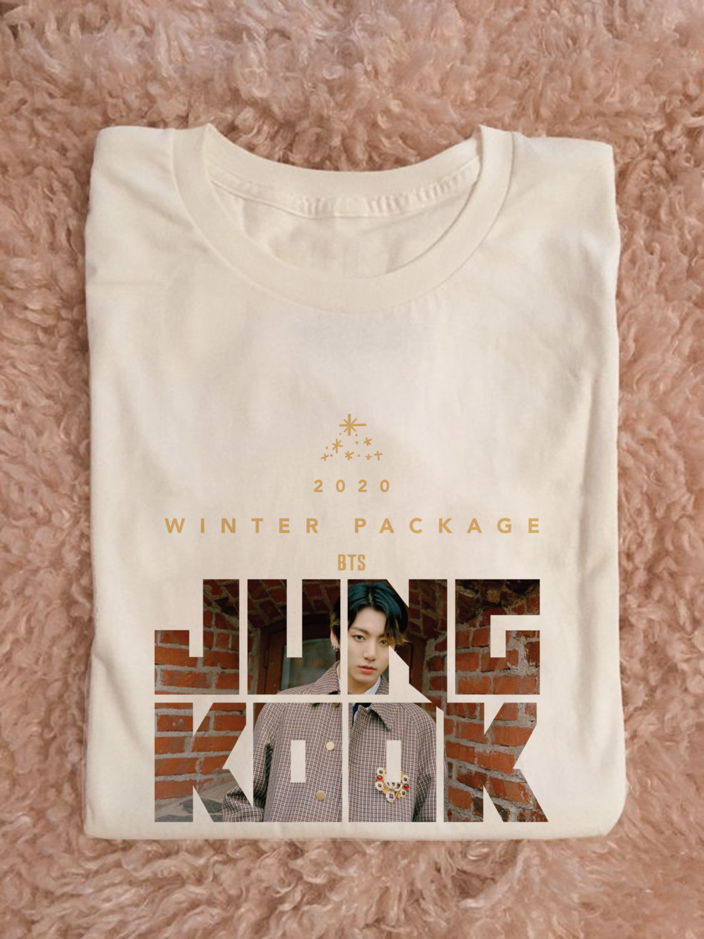 Coba Tebak- Kaos BTSJungkook Winter Package Photos 2020 Coba Tebak- Kaos BTSJungkook Winter Package Photos 2020