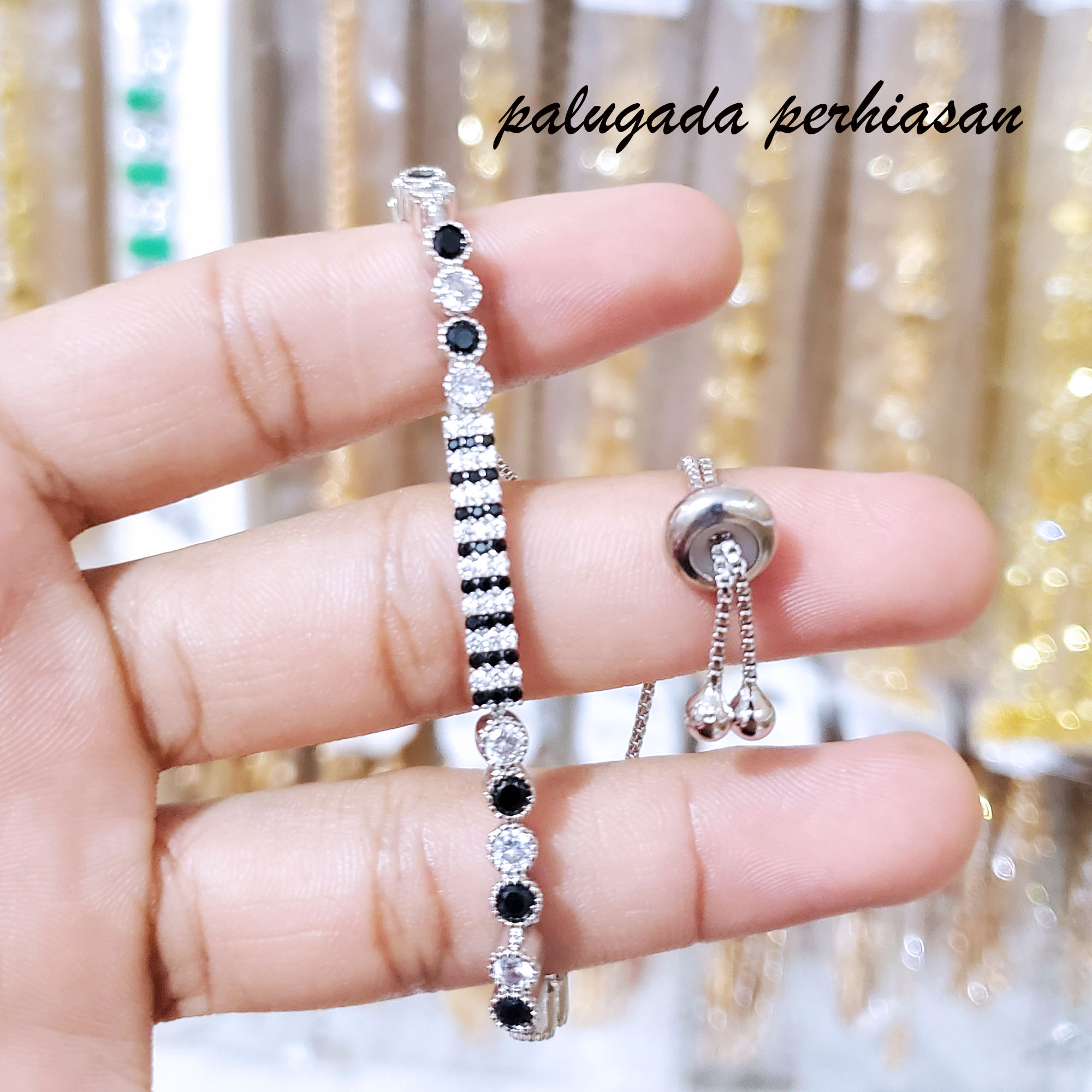 Gelang Tangan Serut Motif Love - gold Gelang Tangan Serut Motif Love - gold