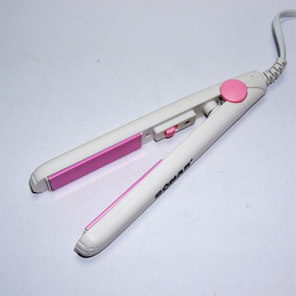 Sien Collection Catok Rambut Lurus Sonar SN-228 / Catok Rambut Mini / Hair Straightener Iron For Travelling / Catok Rambut Portable / Catokan Rambut / Alat Pelurus Rambut / Pelurus Rambut Profesional / Catok Rambut Sonar Murah Sien Collection Catok Rambut Lurus Sonar SN-228 / Catok Rambut Mini / Hair Straightener Iron For Travelling / Catok Rambut Portable / Catokan Rambut / Alat Pelurus Rambut / Pelurus Rambut Profesional / Catok Rambut Sonar Murah