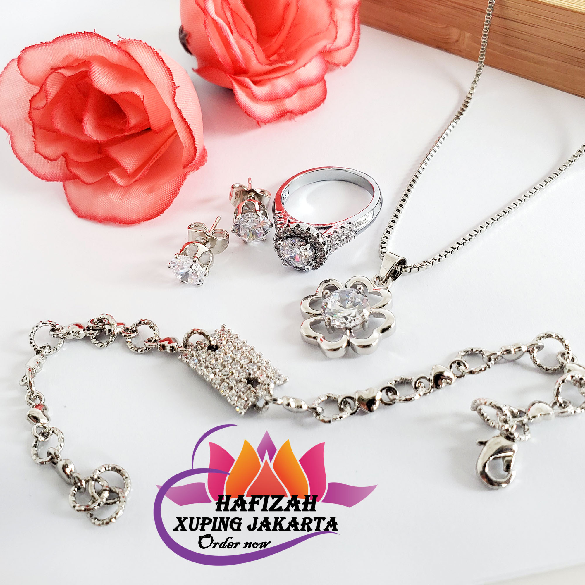 Set Perhiasan Xuping Wanita Perak Model Cantik Mata Kotak Satu Permata Perhiasan Fashion 05 Set Perhiasan Xuping Wanita Perak Model Cantik Mata Kotak Satu Permata Perhiasan Fashion 05