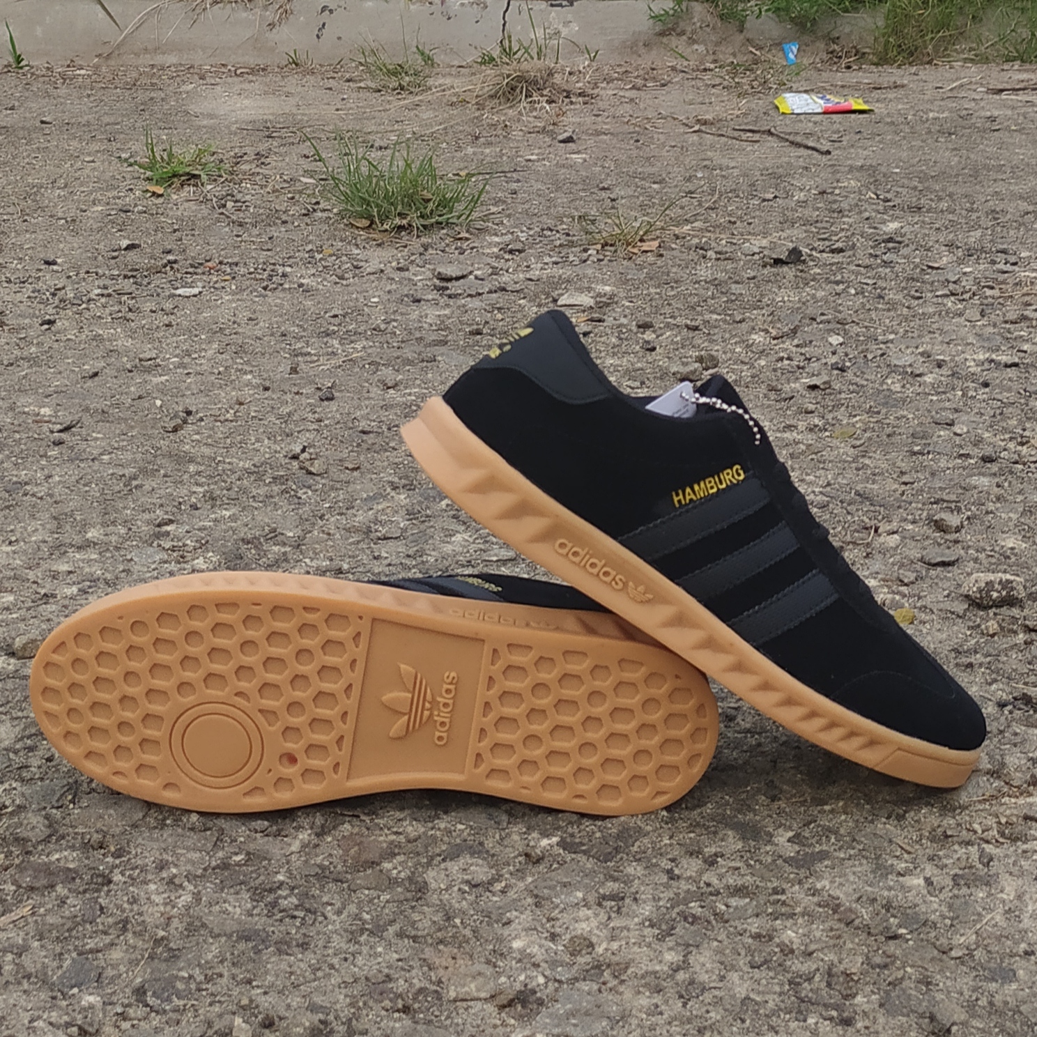 SEPATU PRIA SNEAKERS CASUAL ADDS HAMBURG OUTSOLE GUM TERMURAH WARNA STRIP HITAM TERLARIS FREE BOX SEPATU PRIA SNEAKERS CASUAL ADDS HAMBURG OUTSOLE GUM TERMURAH WARNA STRIP HITAM TERLARIS FREE BOX
