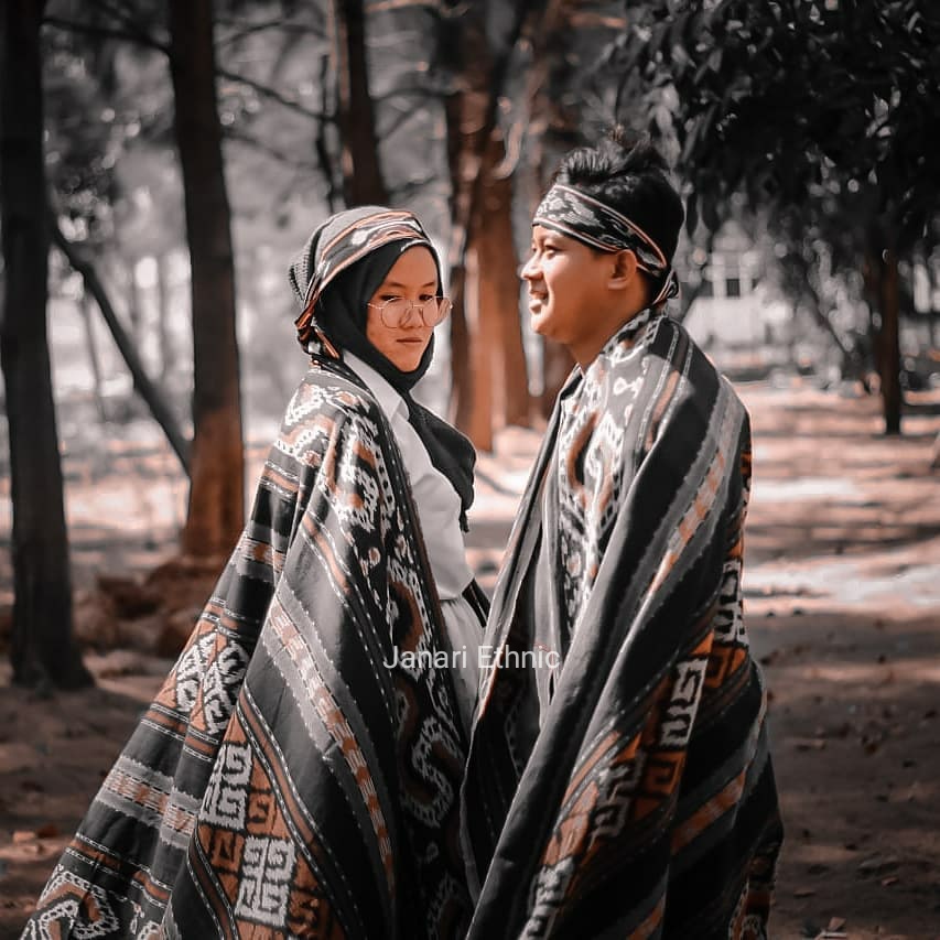 JNR Kain Tenun Etnik Blanket / Blanket Tenun Etnik Motif Toraja - PROMO Gratis Gelang Tenun JNR Kain Tenun Etnik Blanket / Blanket Tenun Etnik Motif Toraja - PROMO Gratis Gelang Tenun