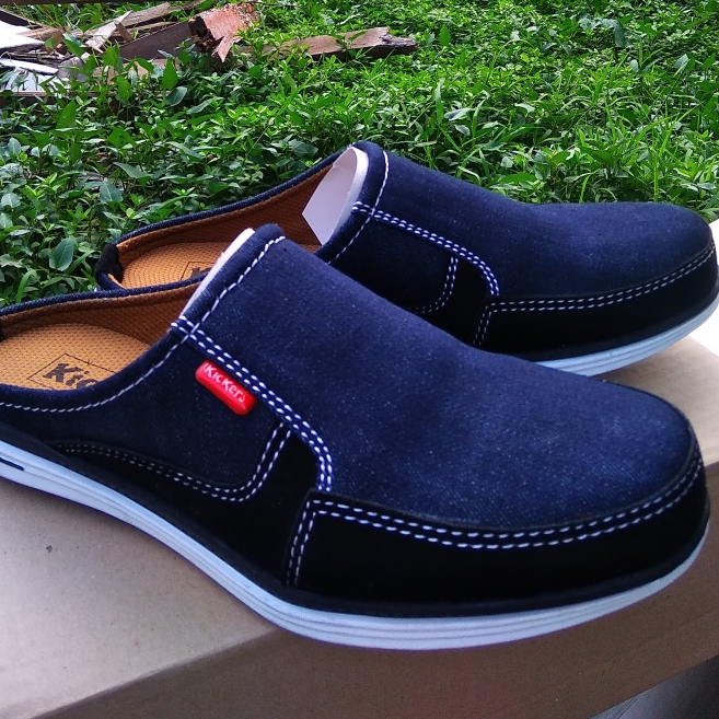Sepatu Sandal Kickers pria slop slip on Formal bahan Denim Berkualitas. Sepatu Sandal Kickers pria slop slip on Formal bahan Denim Berkualitas.