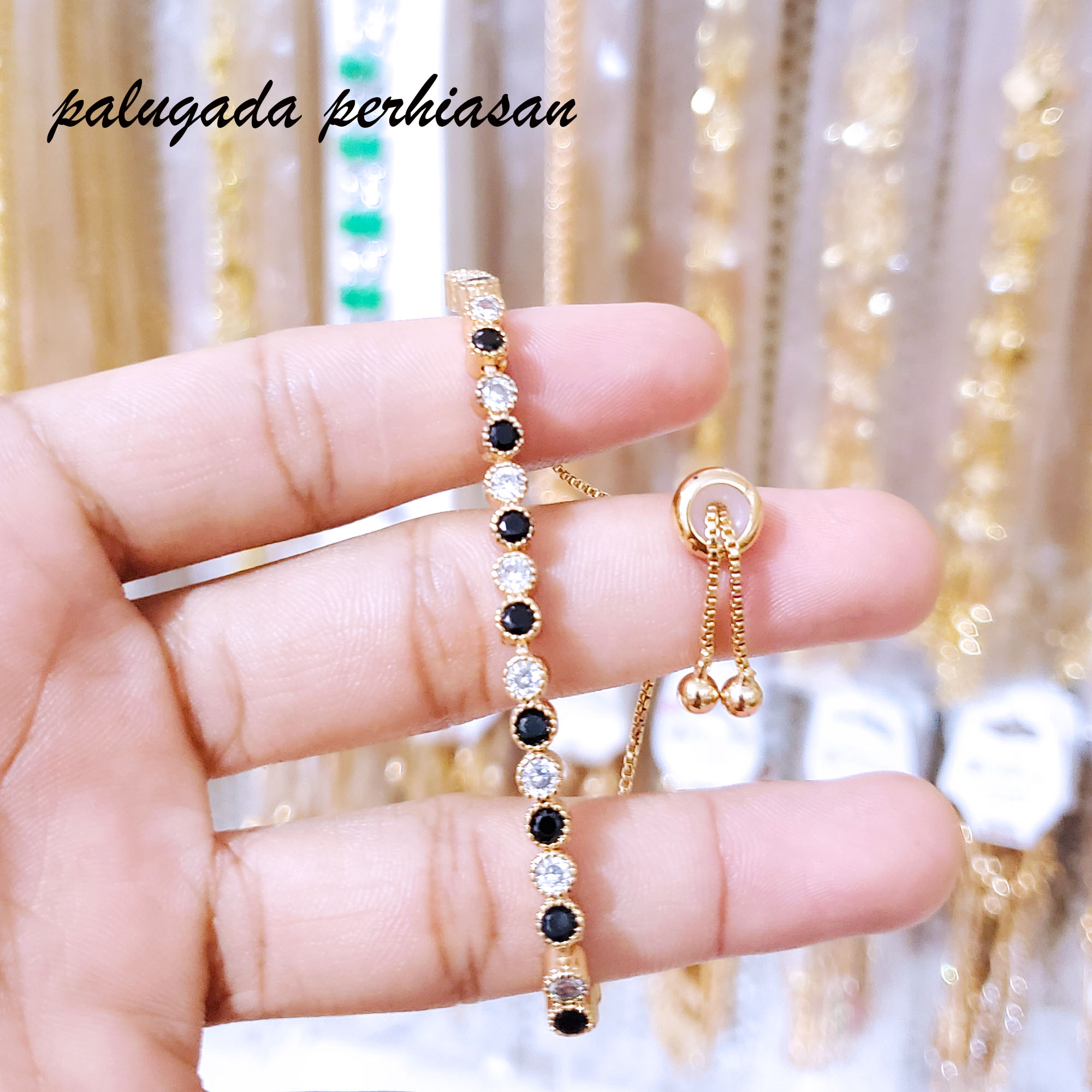 Gelang Tangan Serut Motif Love - gold Gelang Tangan Serut Motif Love - gold
