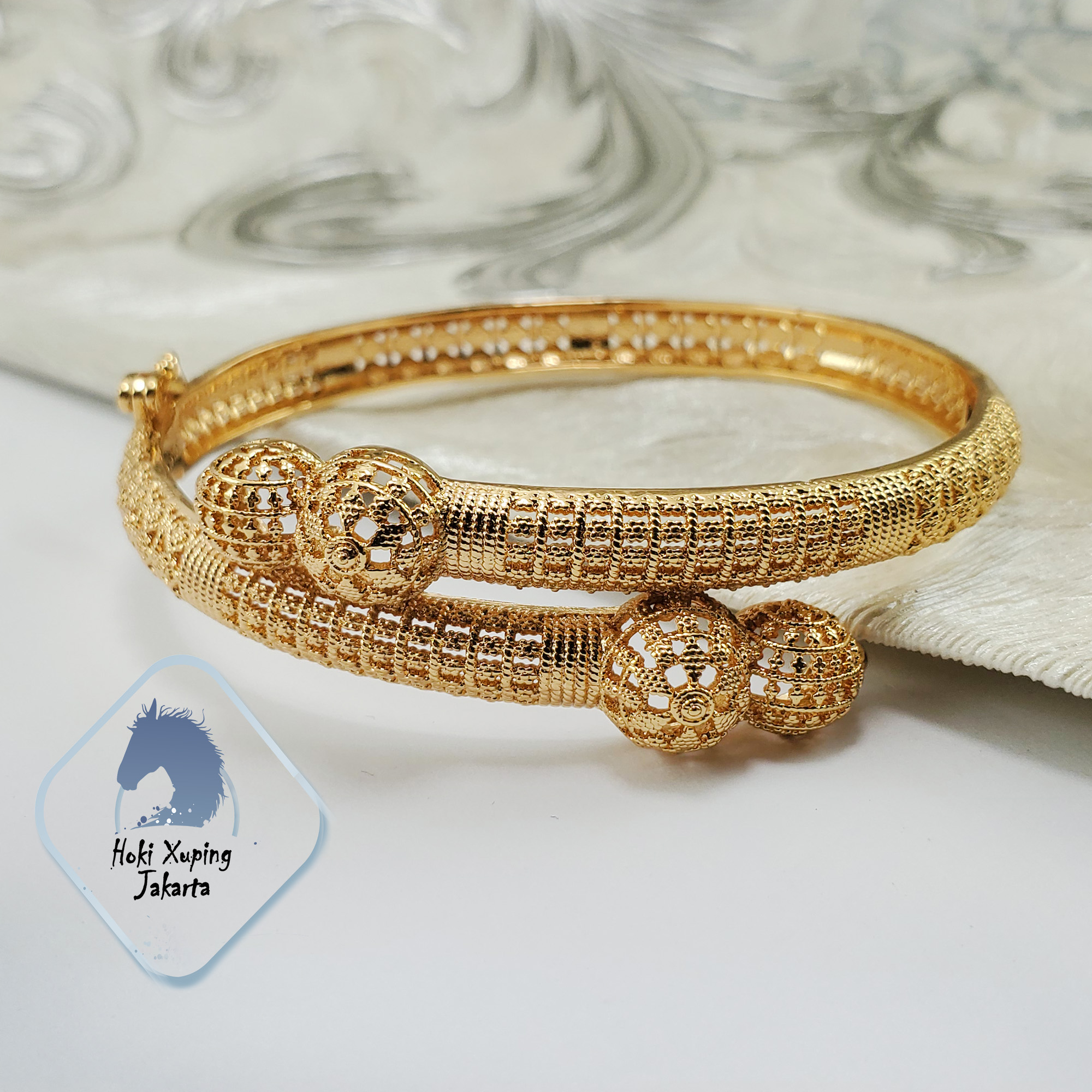 Gelang Wanita Xuping Perihiasan Emas Imitasi Motif Dua Bola Cobra Full Ukir - Xuping Gold Gelang Wanita Xuping Perihiasan Emas Imitasi Motif Dua Bola Cobra Full Ukir - Xuping Gold