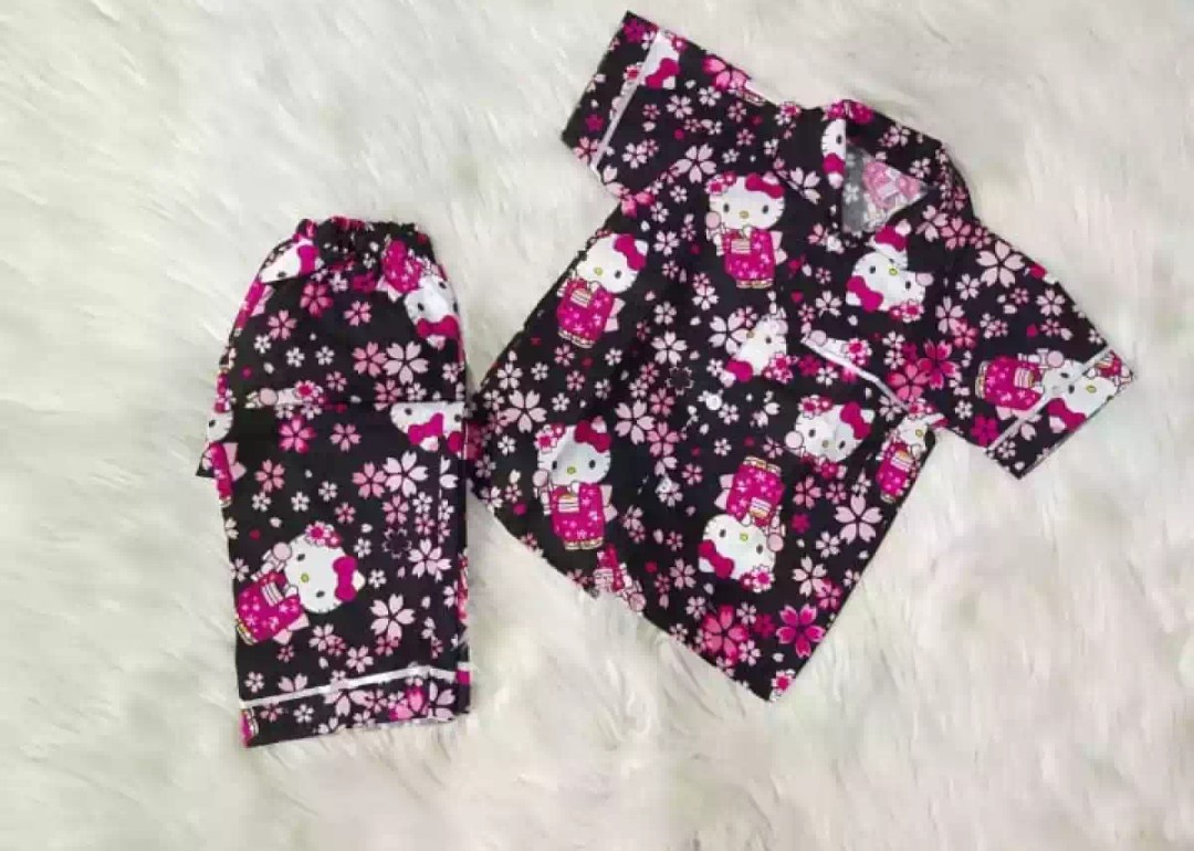 PIYAM ANAK / PIYAMA ANAK MOTIF HELLO KITTY SAKURA 1=16 TH PIYAM ANAK / PIYAMA ANAK MOTIF HELLO KITTY SAKURA 1=16 TH