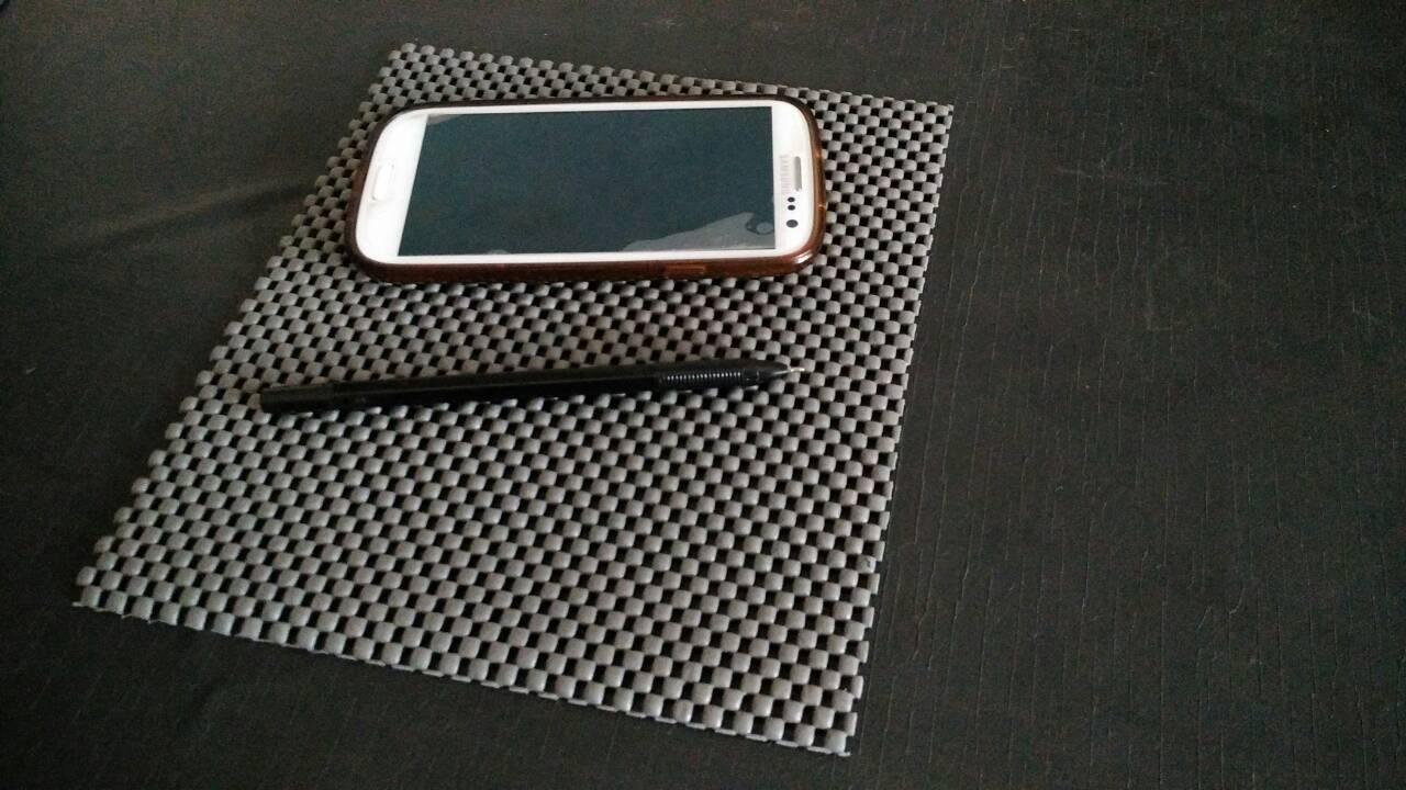 anti slipmat alas mat dashboard mobil 30cm X 30cm anti slipmat alas mat dashboard mobil 30cm X 30cm