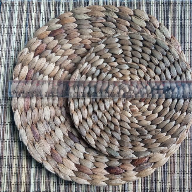 Hiasan eceng gondok/alas piring/tatakan piring/placemate eceng gondok diameter 20 30 cm Hiasan eceng gondok/alas piring/tatakan piring/placemate eceng gondok diameter 20 30 cm