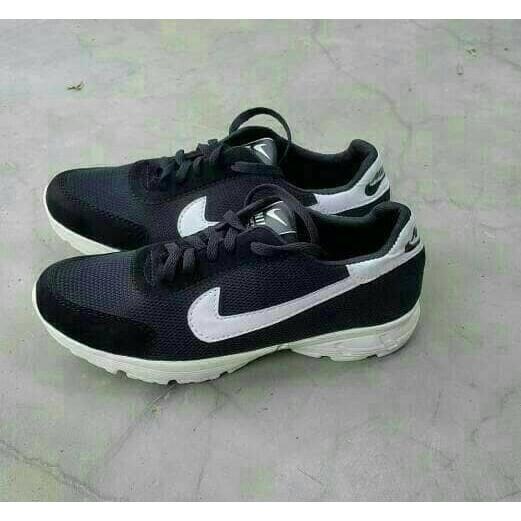 Sepatu Olahraga Pria Nike Warna Hitam Putih Sport Kets Running Cowok - Zwje4d