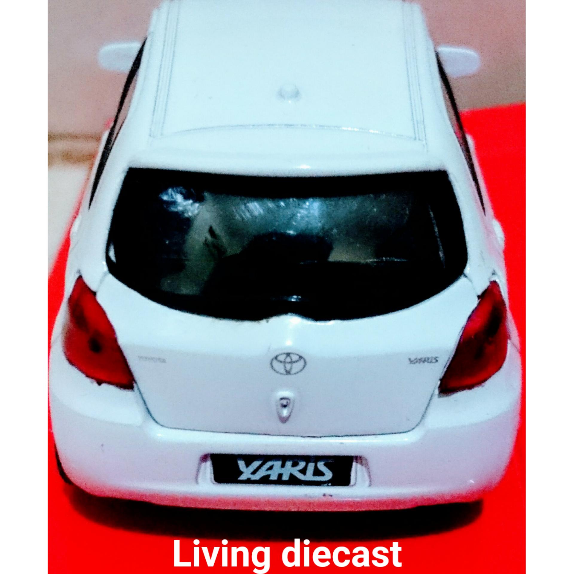 Review Diecast Mobil Sedan Toyota Yaris White Color Dan Harga