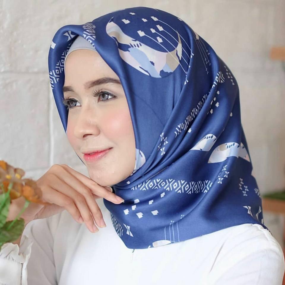 Jilbab Segi Empat Maxmara Moonlight
