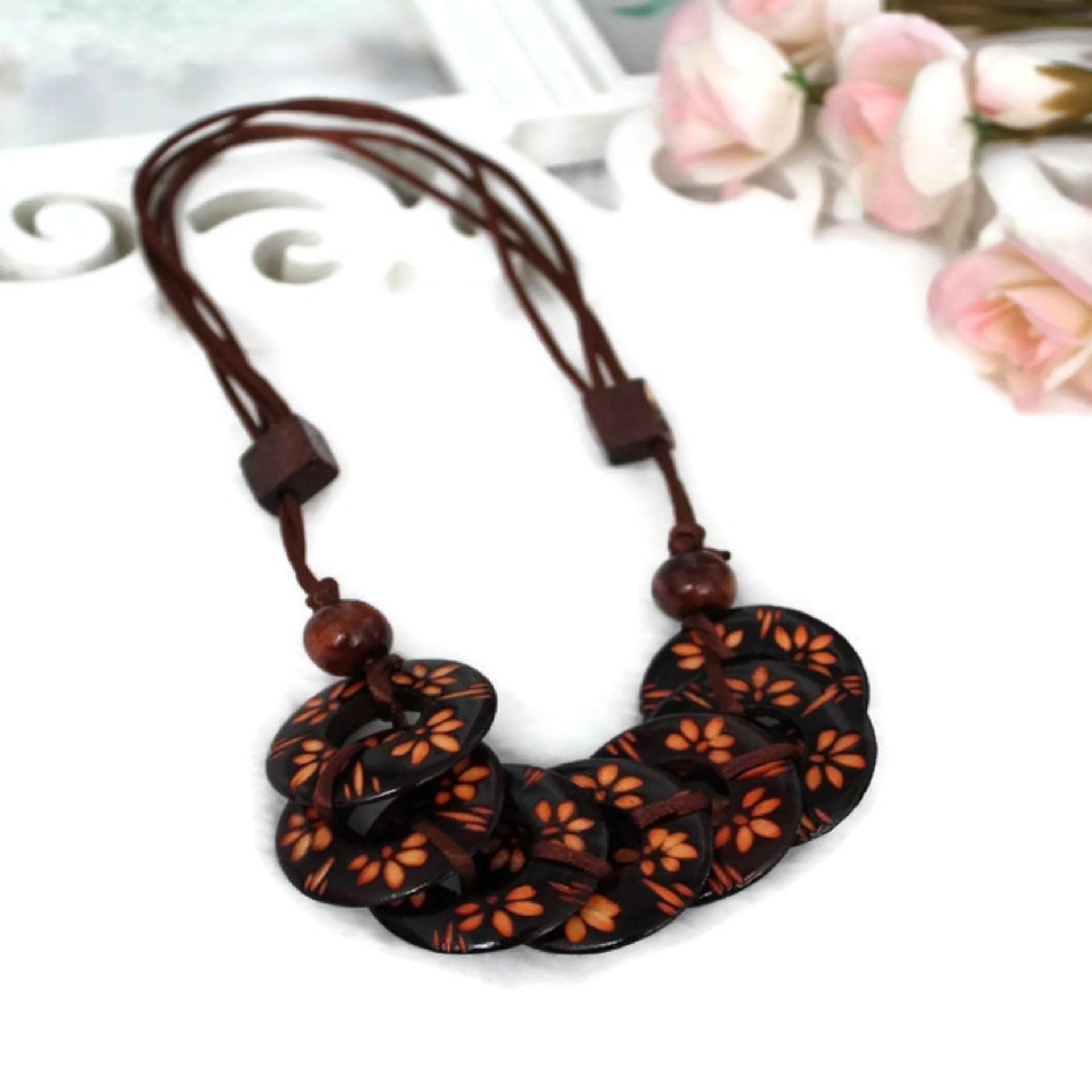 Kalung dari bahan kayu asli dari perajin di jogja