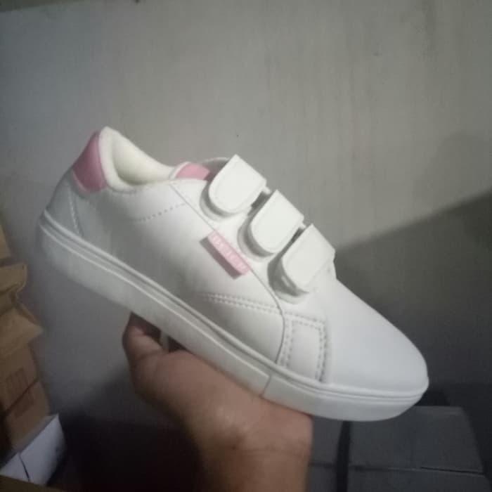 Darlina - Sepatu Sneakers Prepet 3 Januari 2019 - 2 Darlina - Sepatu Sneakers Prepet 3 - 2