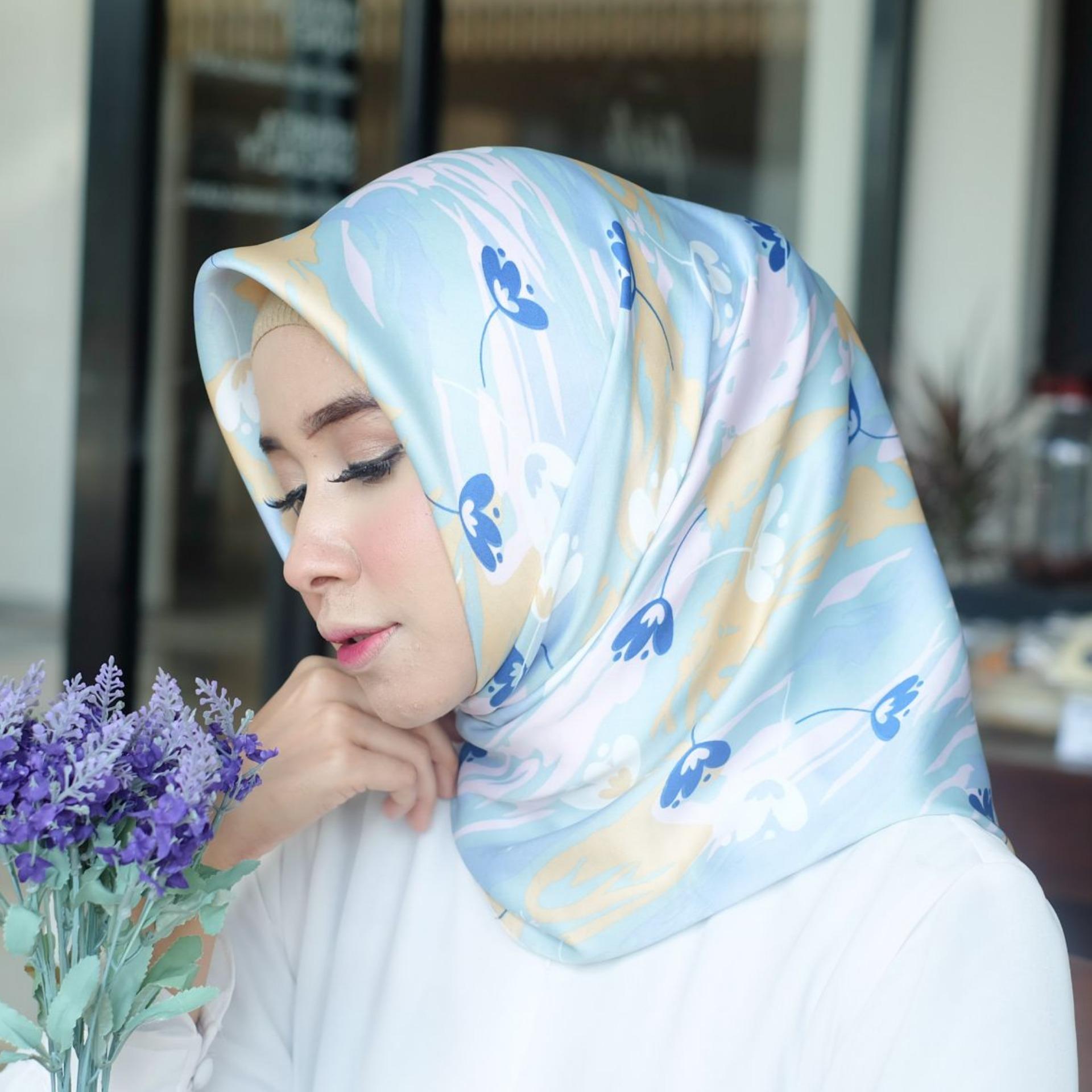 Hijab - Kerudung Segi Empat - Velvet Silk - Zalora / Jilbab