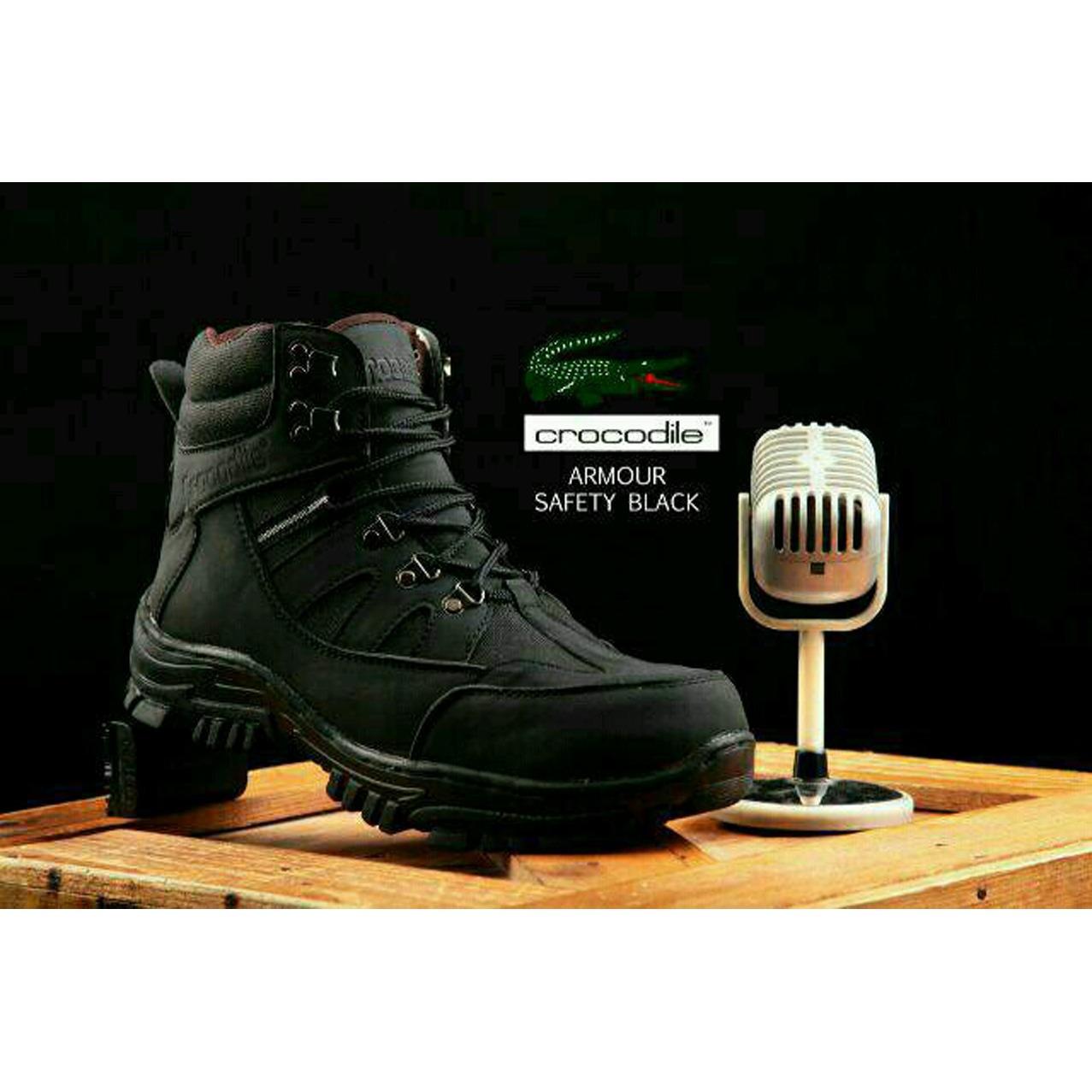 sepatua Crocodile Safety Boots Pria Armor - Black