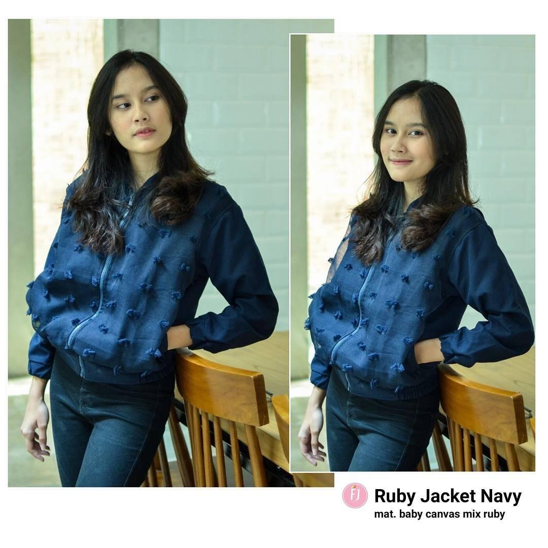 Baju Muslim Original Jaket Ruby Jacket Wanita Baby Canvas Mix Ruby Modern Simple Atasan Wanita Pakaian Jaket Casual Luaran Modern Trendy Terbaru 2018 Baju Muslim Original Jaket Ruby Jacket Wanita Baby Canvas Mix Ruby Modern Simple Atasan Wanita Pakaian Jaket Casual Luaran Modern Trendy Terbaru 2018