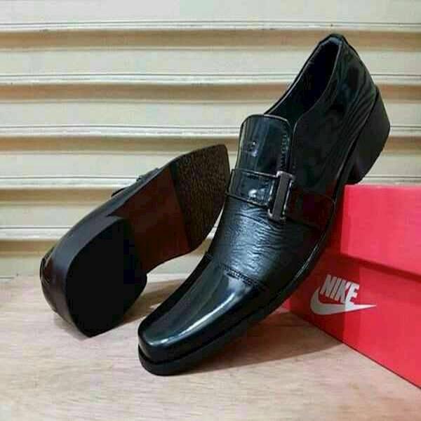 SEPATU NIKE PANTOFEL LOW BLACK KULIT ASLI PREMIUN LACK