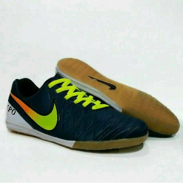 Sepatu Futsal Nike Tiempo
