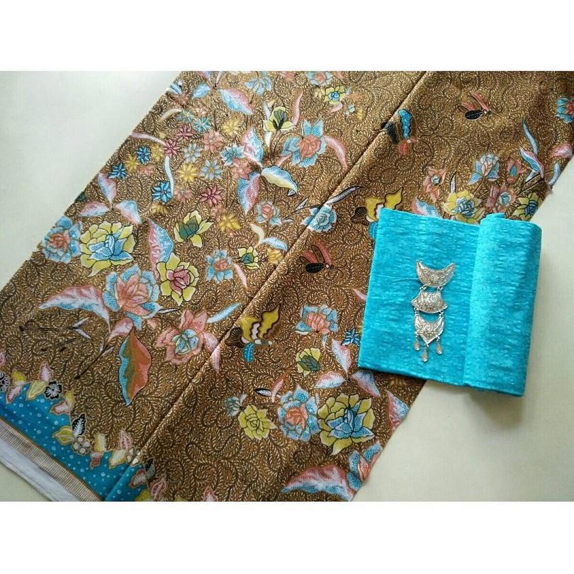 Kain Batik Solo Motif Kembang Coklat