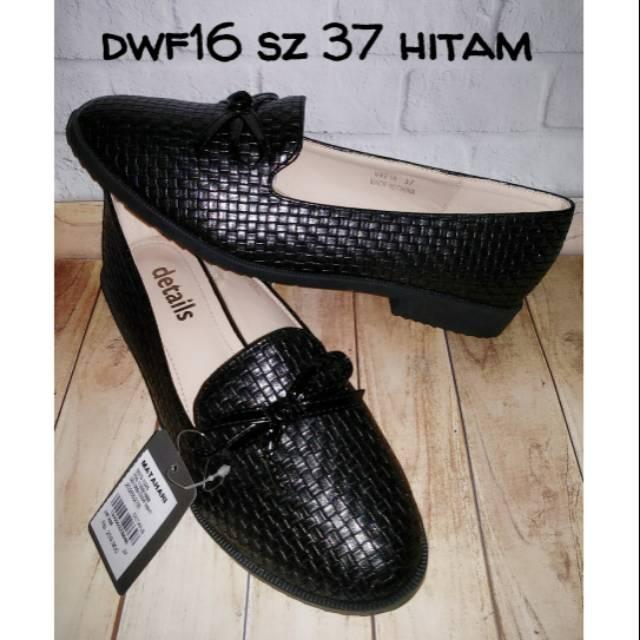 Sepatu details