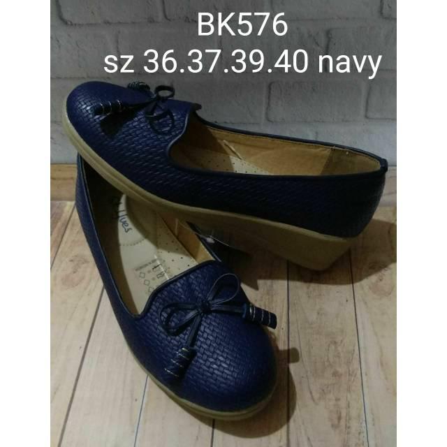 Sepatu st yves