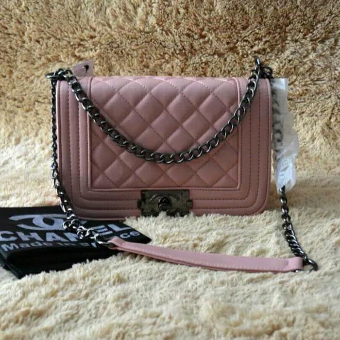 Tas Selempang Chanel Model Boy Mini Tali Rantai Warna Baby Pink Muda
