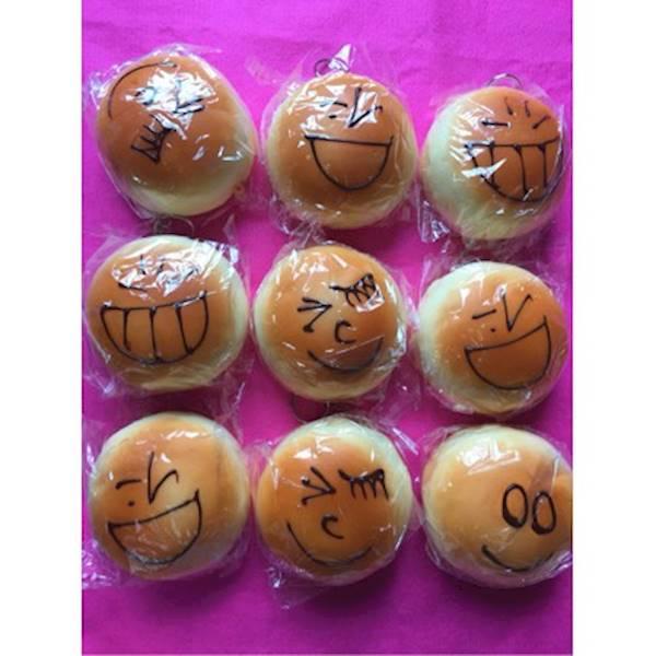 Squishy Bread Emotion Jumbo/ Mainan Anak Bentuk Roti Emo