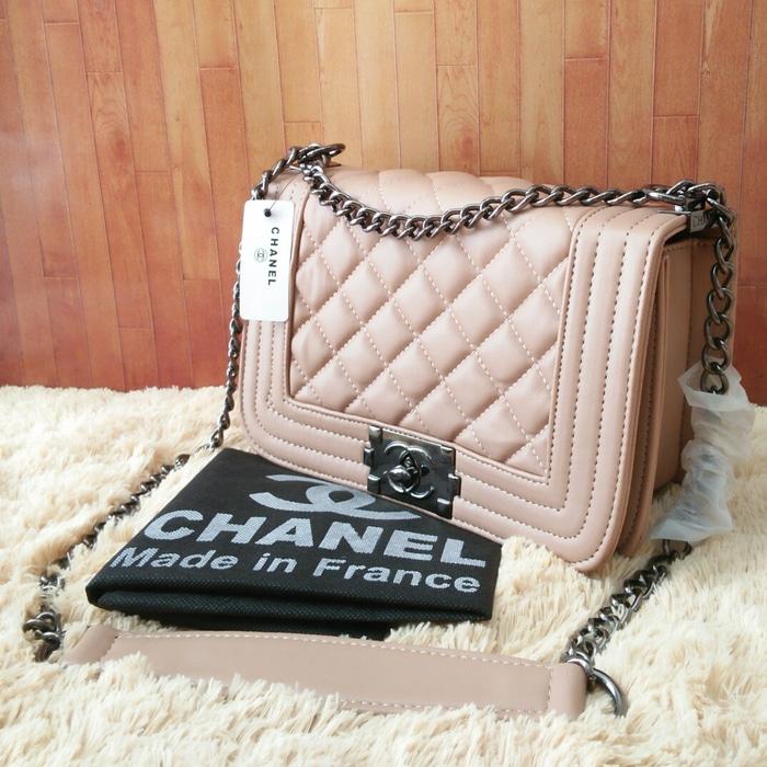 Tas Slempang Rantai Wanita Branded Chanel Boy Mini Warna Mocca Apricot
