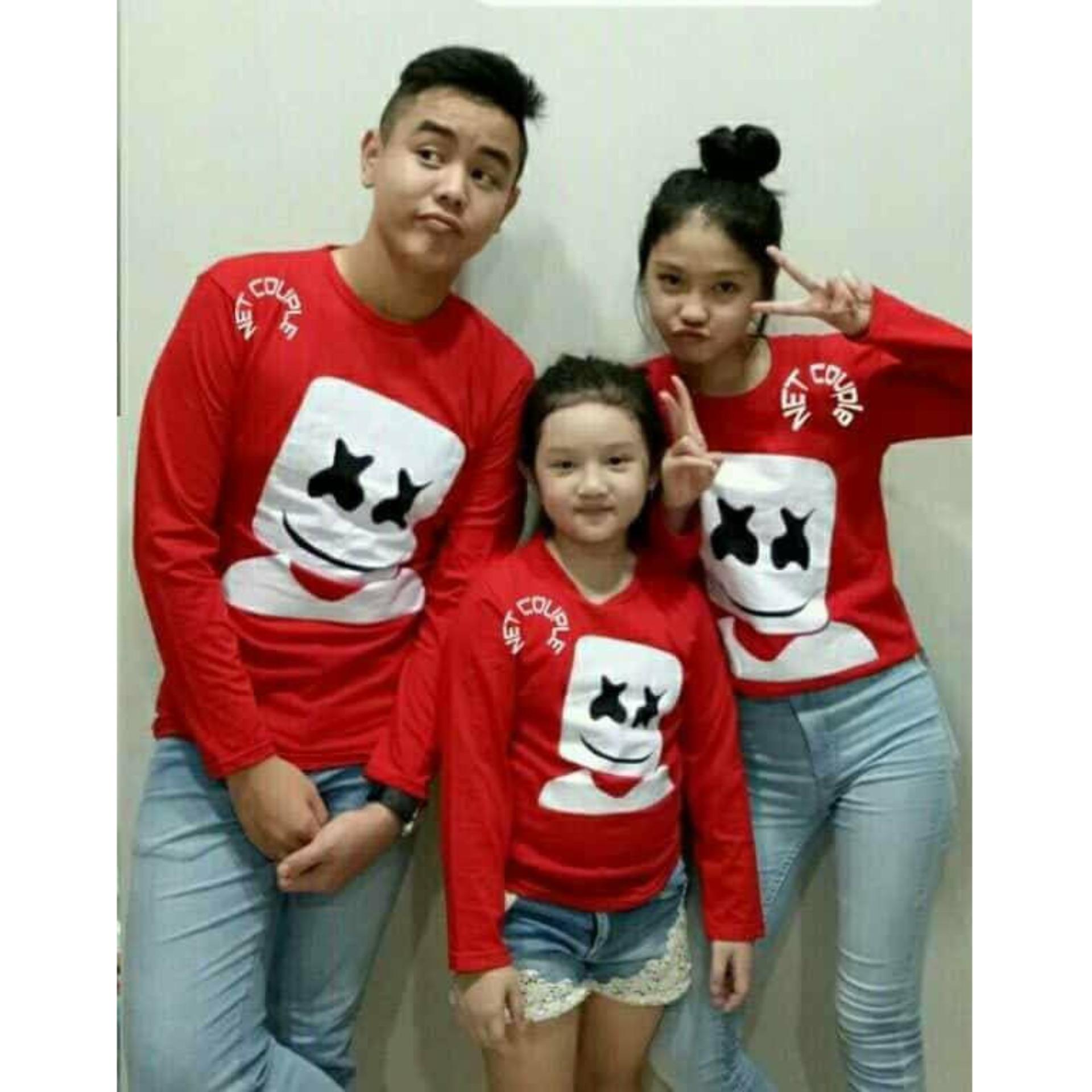 FASHION FLOWER-BAJU KELUARGA | KAOS FAMILY | FAMILY COUPLE | FASHION FAMILY | BAJU KEMBARAN | KAOS FAMILY COUPLE MARSHMELLO KOTAK 1 ANAK LENGAN PANJANG-MERAH (AYAH.IBU.ANAK)