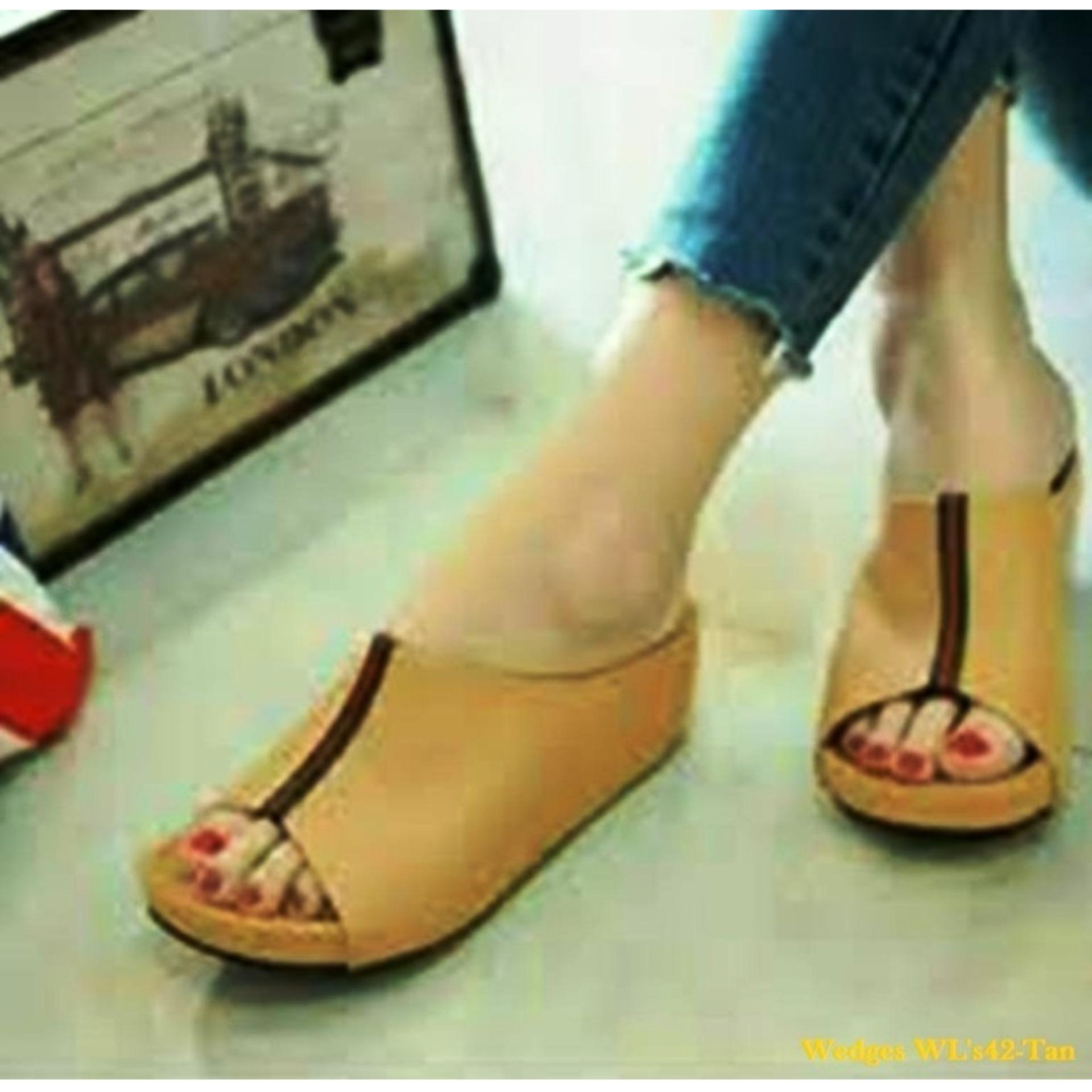 Kelebihan Binev Sendal Wedges Wanita Br 015 Tan Terkini Daftar Sendal Wedges ALK42 Tan Manggo 3740