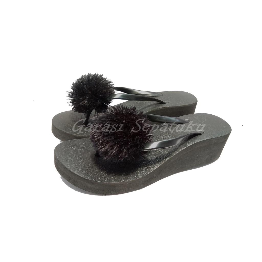 WEDGES POMPOM SHAFIRA HITAM