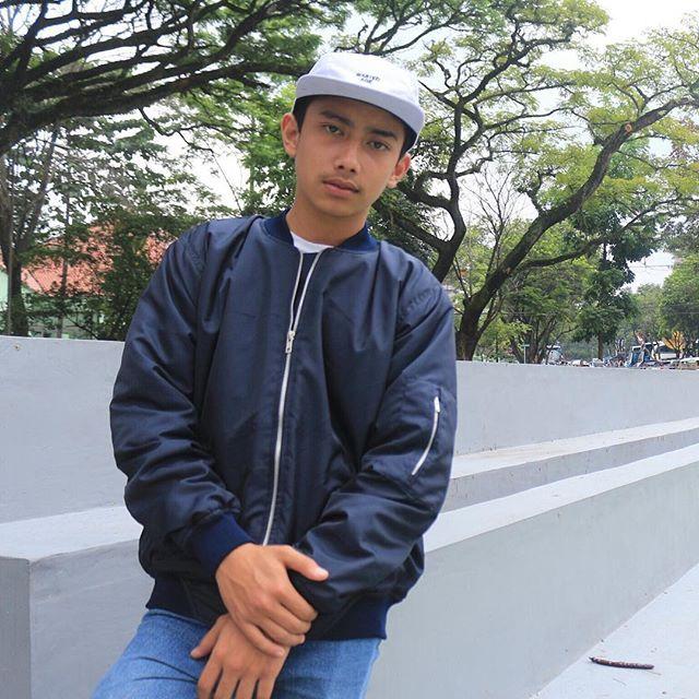 JAKET BOMBER PRIA MATERIAL TASLAN TIDAK KAKU DAN TIDAK MENGKILAT ASLI PRODUK DISTRO BANDUNG
