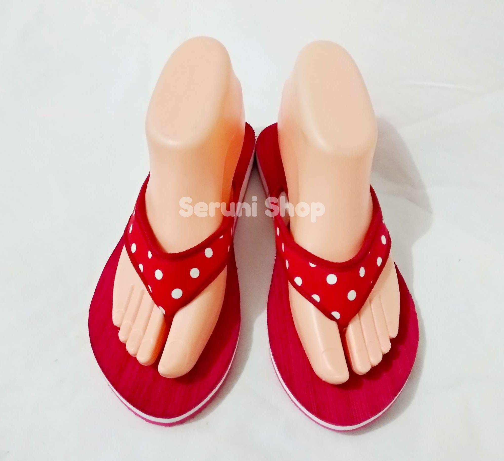 Detail Gambar Seruni Sandal Polka Camella Merah Terbaru