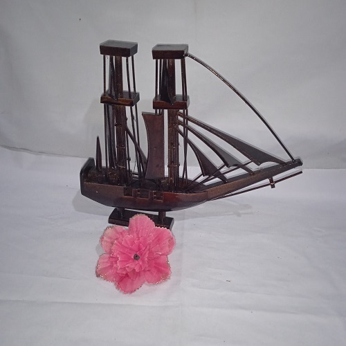 Pajangan Kayu Miniatur Kapal Phinisi Motif Kombinasi dan Hitam Uk. Kecil Panjang 25 cm Bungkus Pakai Buble Wrap Gratis