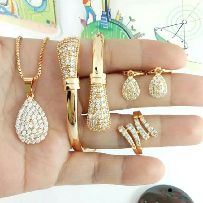 Diskon Gila Satu Set Perhiasan xuping lapis emas diskon gila satu set perhiasan xuping lapis emas