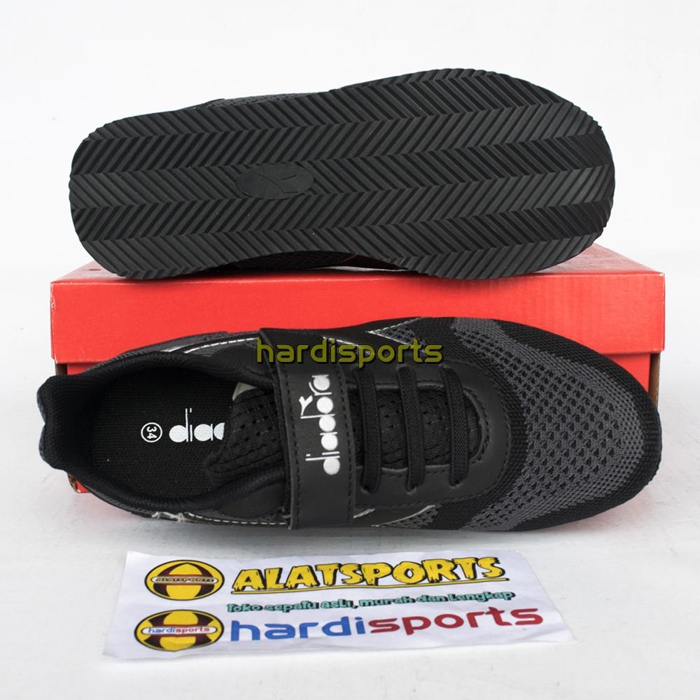 Sepatu Sneaker Anak Pria Diadora Jevier JR (B) DIACX80411BK - Black .