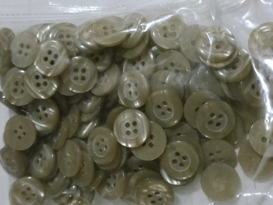 Kancing Safari 15mm 1.5 cm isi 144pcs / kancing baju 4 lobang 15CM