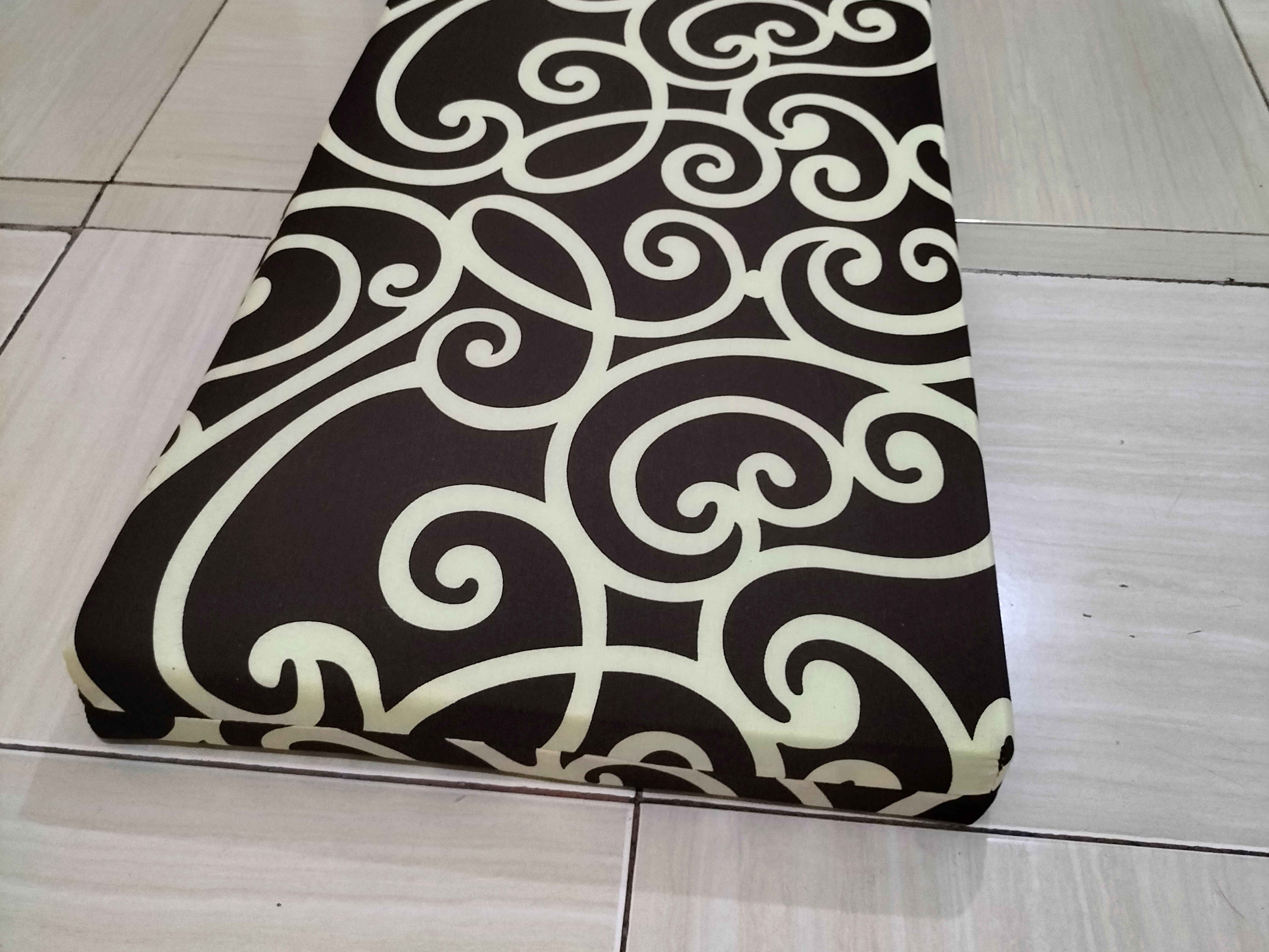 Bantal Duduk Motif Minimalis 40x40x5 cm – Cocok untuk Kursi & Lantai