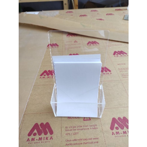 Akrilik Tempat Brosur Ukuran P 12 x T 20 cm