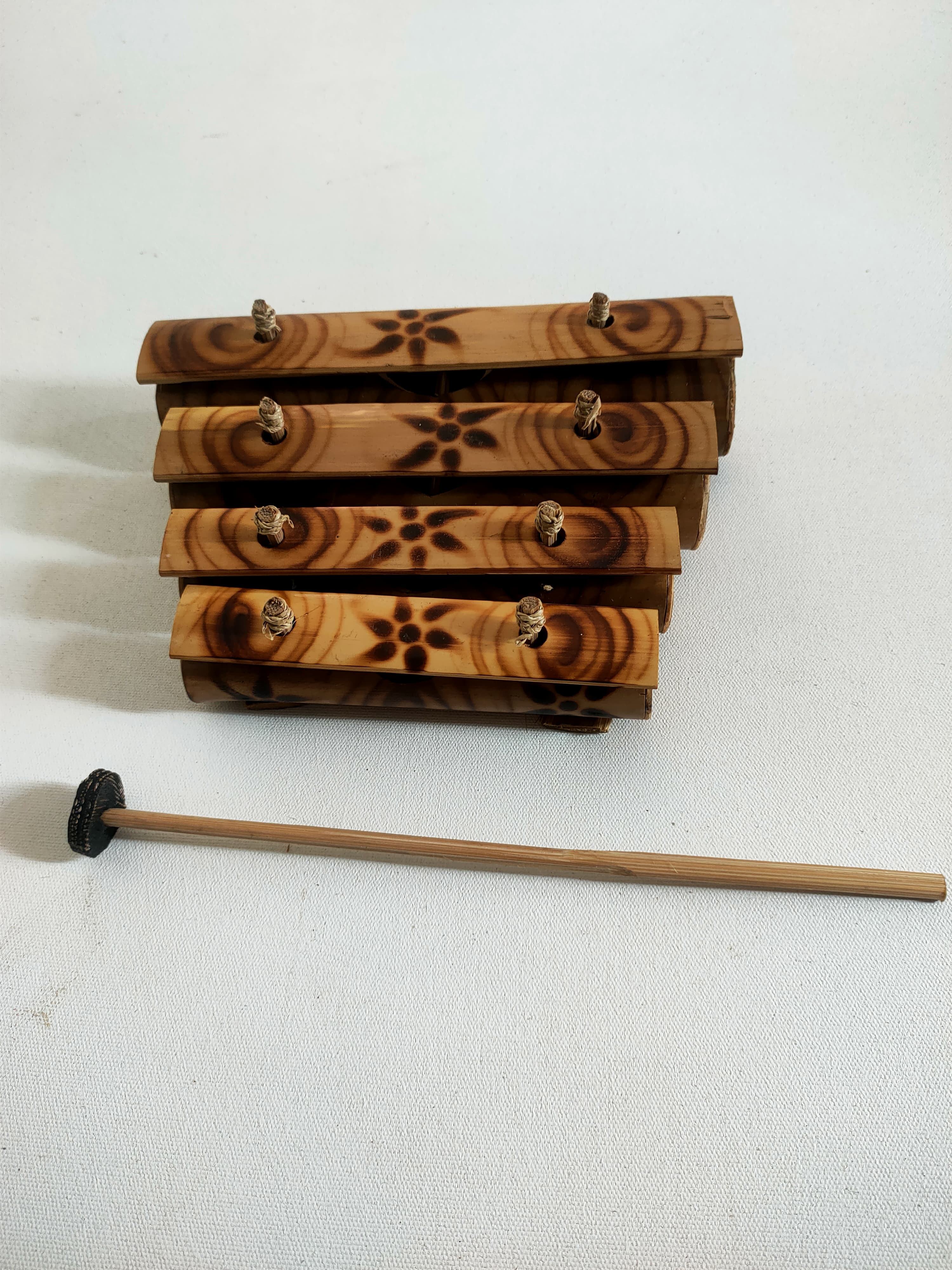 Gamelan bambu rindik kerajinan alat musik pukul daun 4