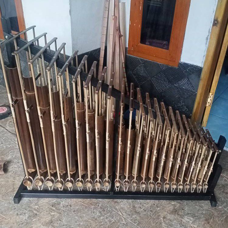 Angklung Ukuran besar bambu hitam 25 nada