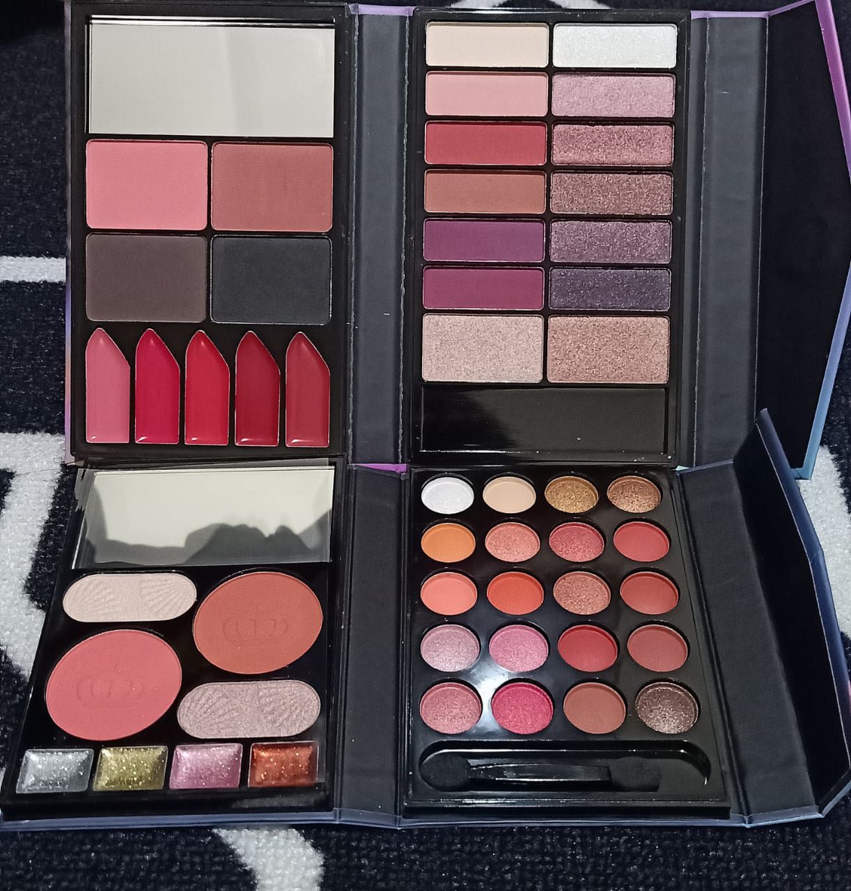 promo Eyeshadow Buku UK kecil